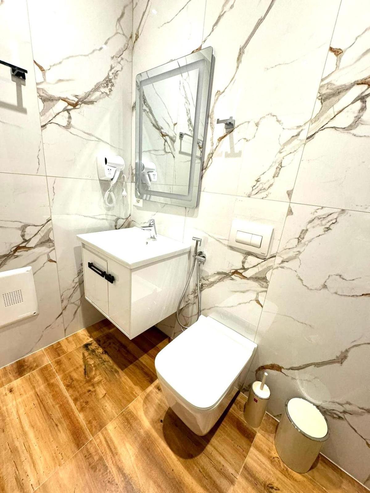 Hotel Balili Vlorë Екстериор снимка