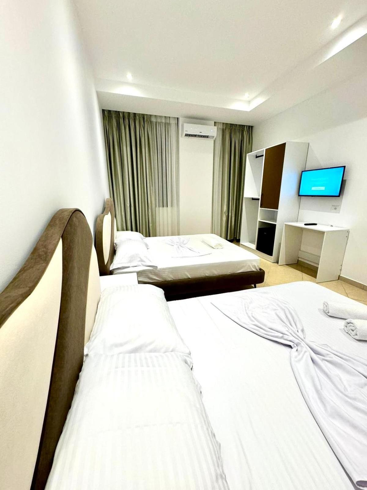 Hotel Balili Vlorë Екстериор снимка