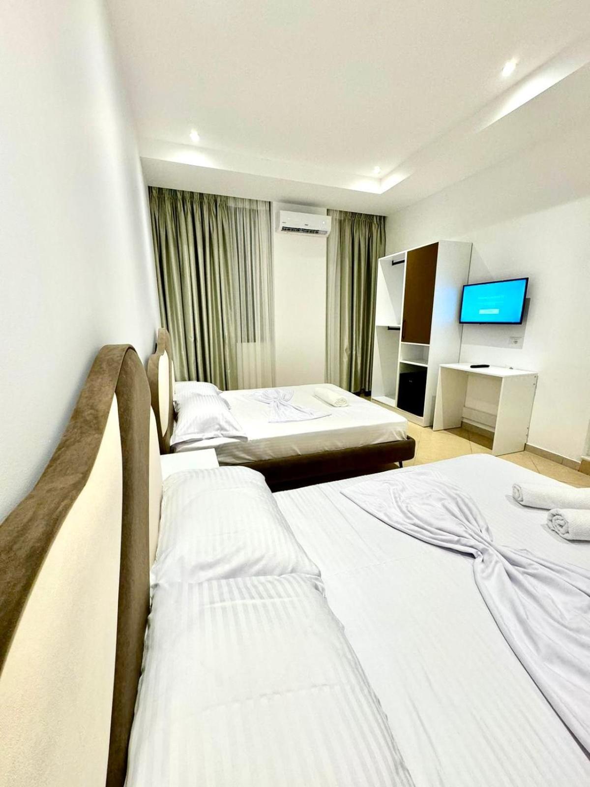 Hotel Balili Vlorë Екстериор снимка