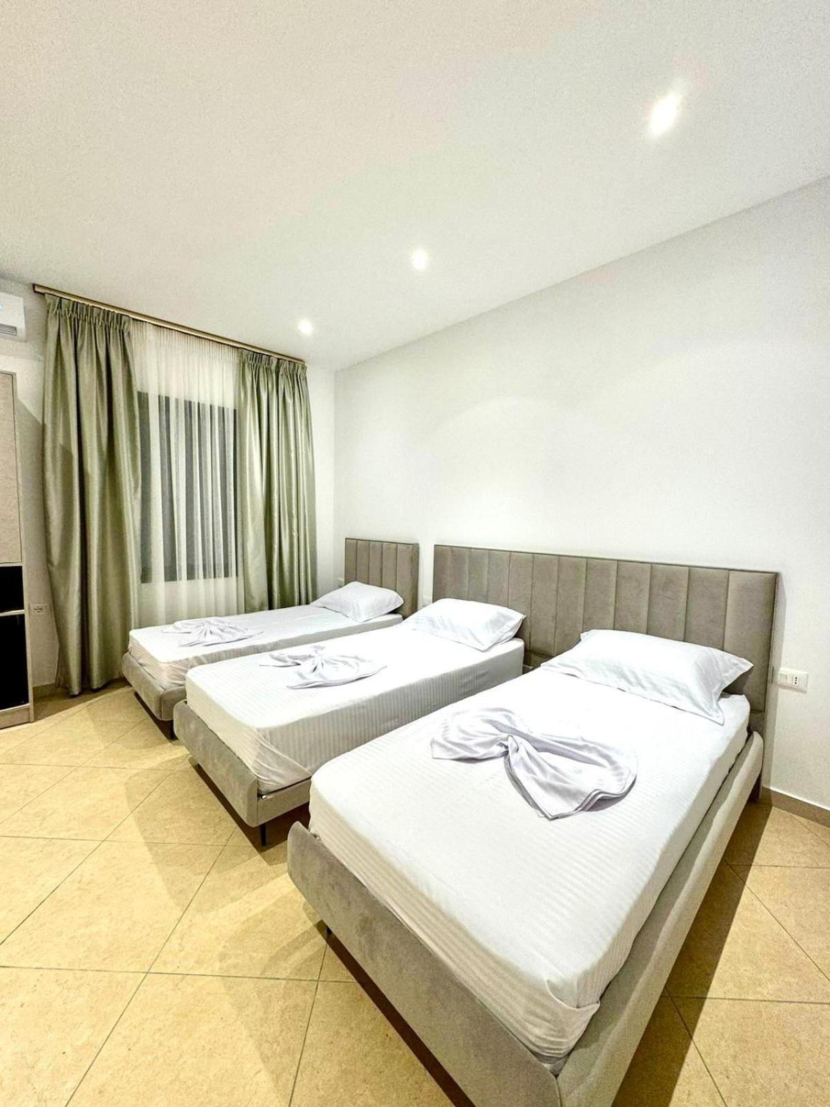 Hotel Balili Vlorë Екстериор снимка