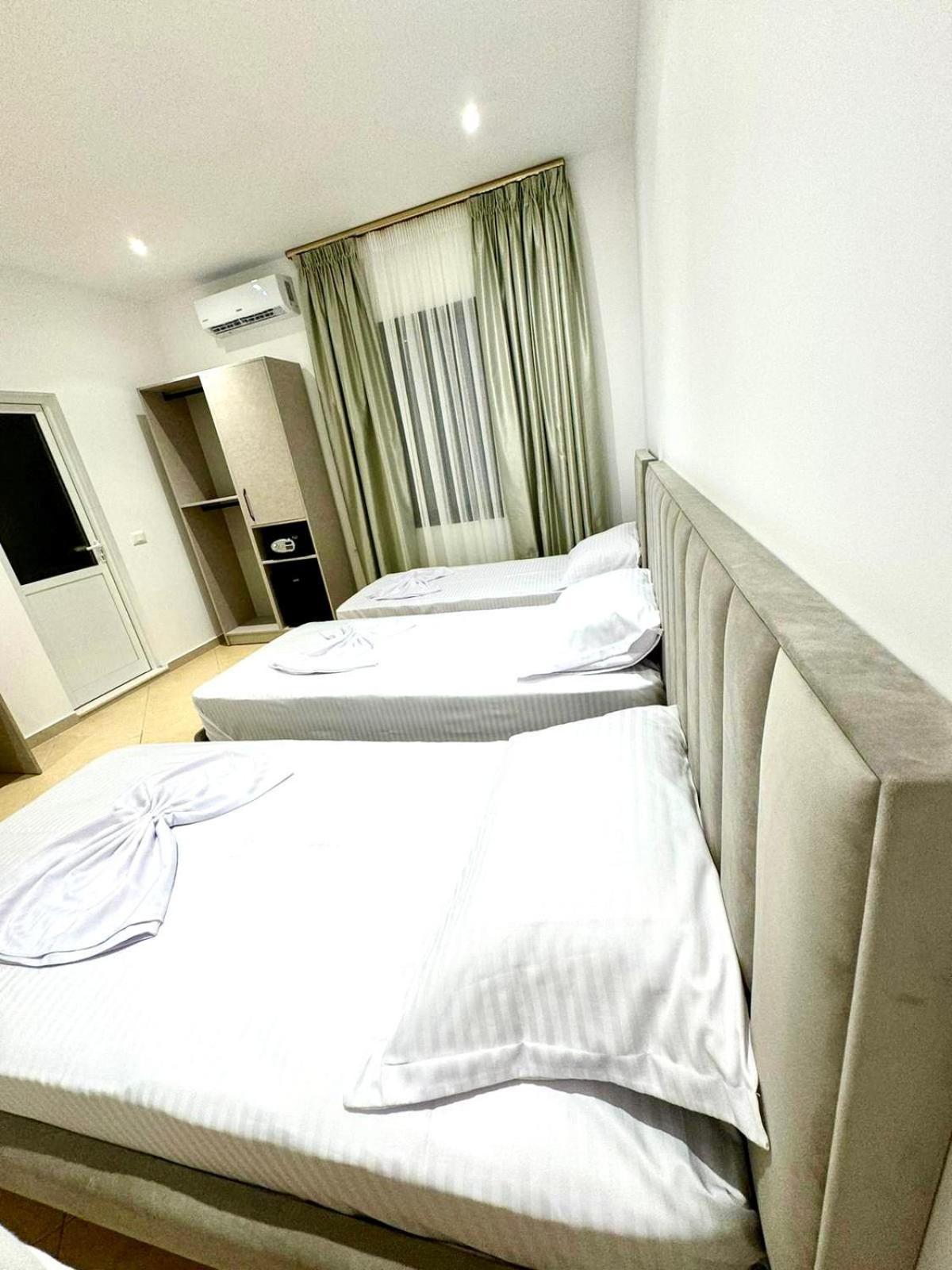 Hotel Balili Vlorë Екстериор снимка