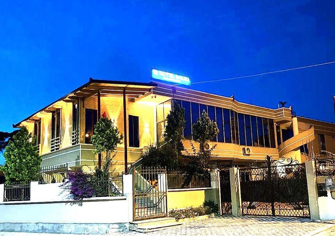 Hotel Balili Vlorë Екстериор снимка