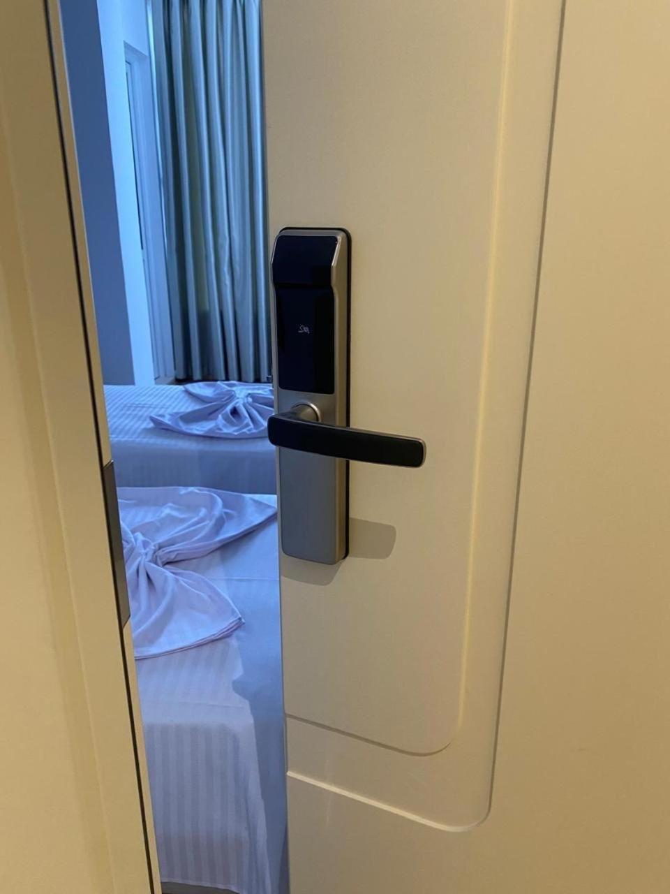Hotel Balili Vlorë Екстериор снимка