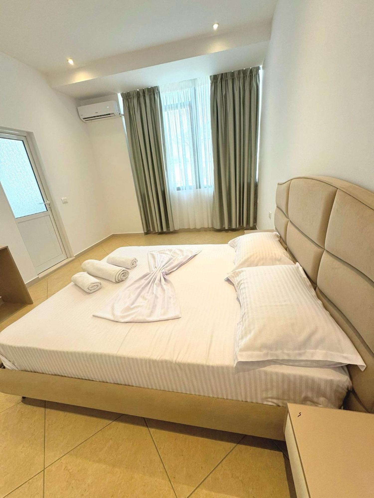 Hotel Balili Vlorë Екстериор снимка