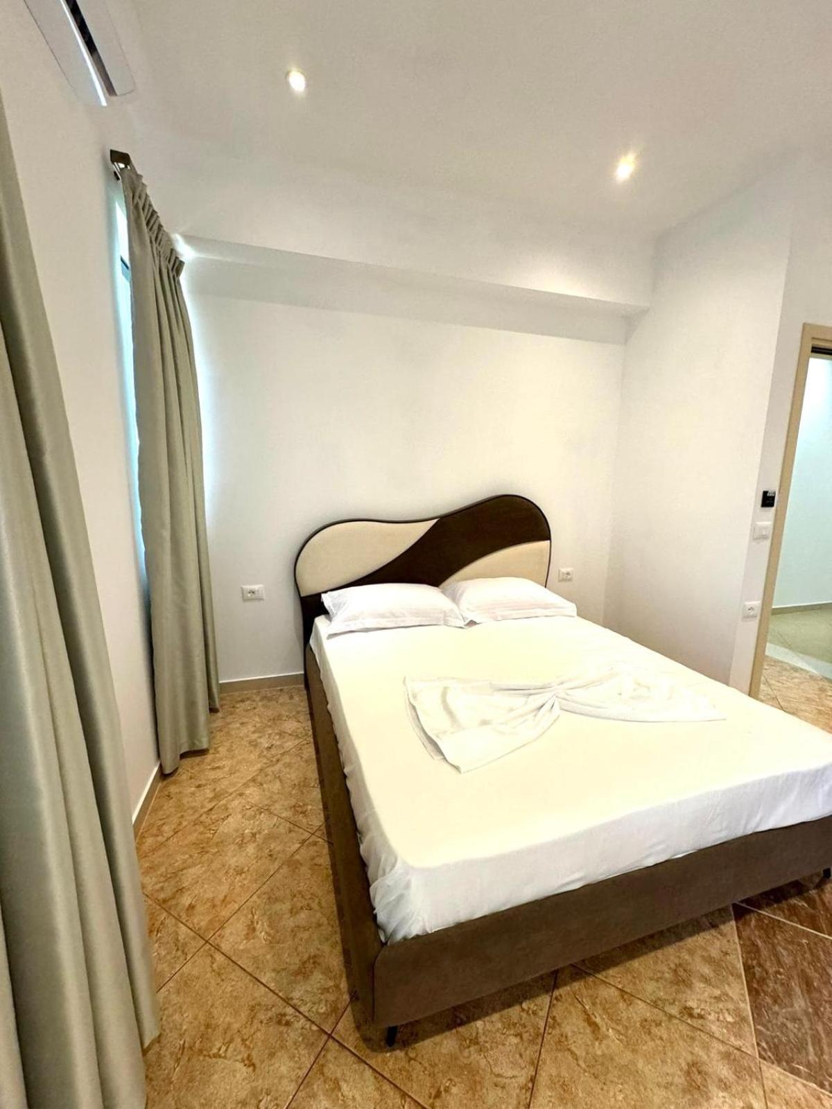 Hotel Balili Vlorë Екстериор снимка