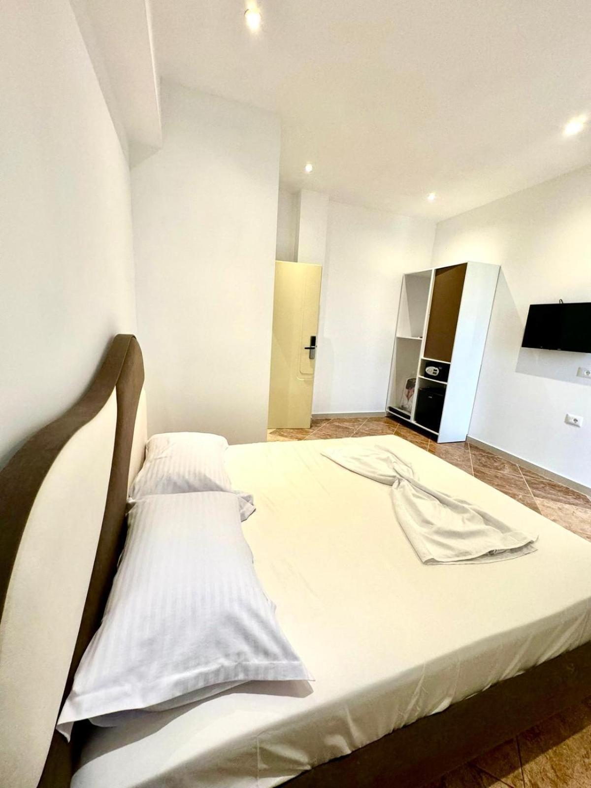 Hotel Balili Vlorë Екстериор снимка