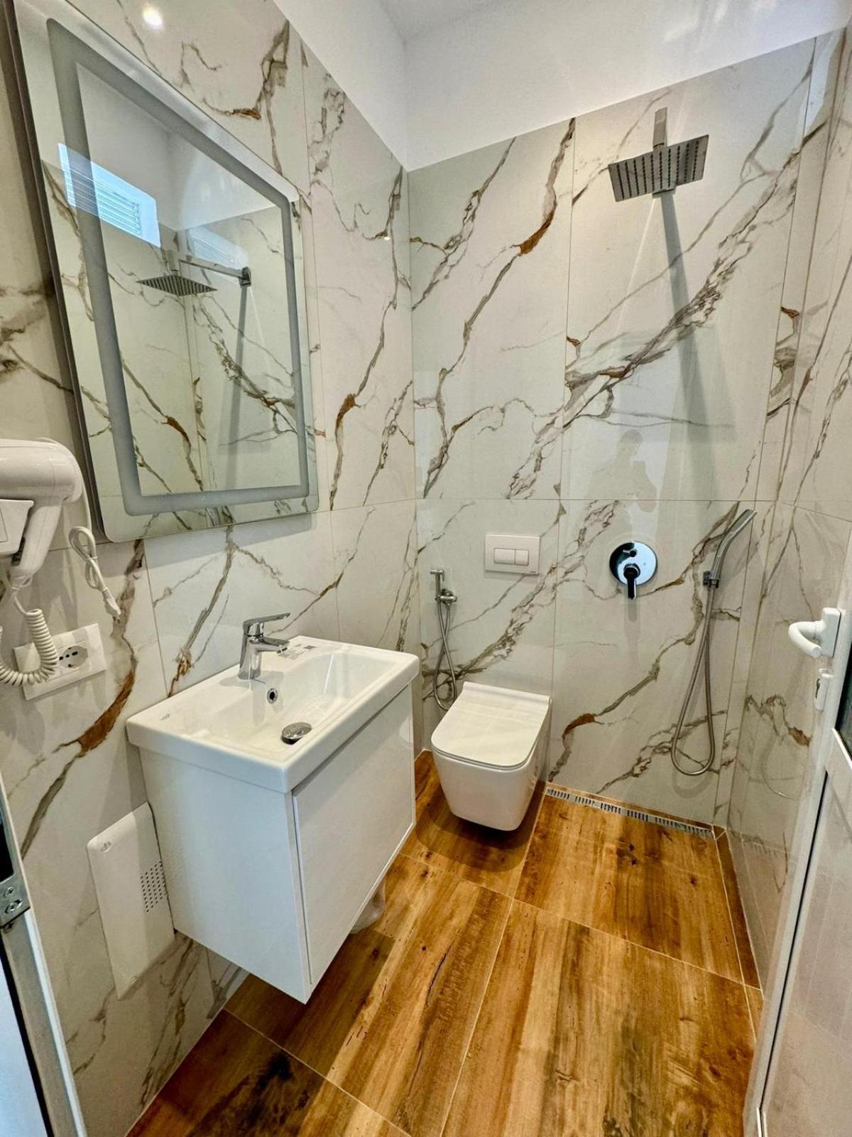 Hotel Balili Vlorë Екстериор снимка