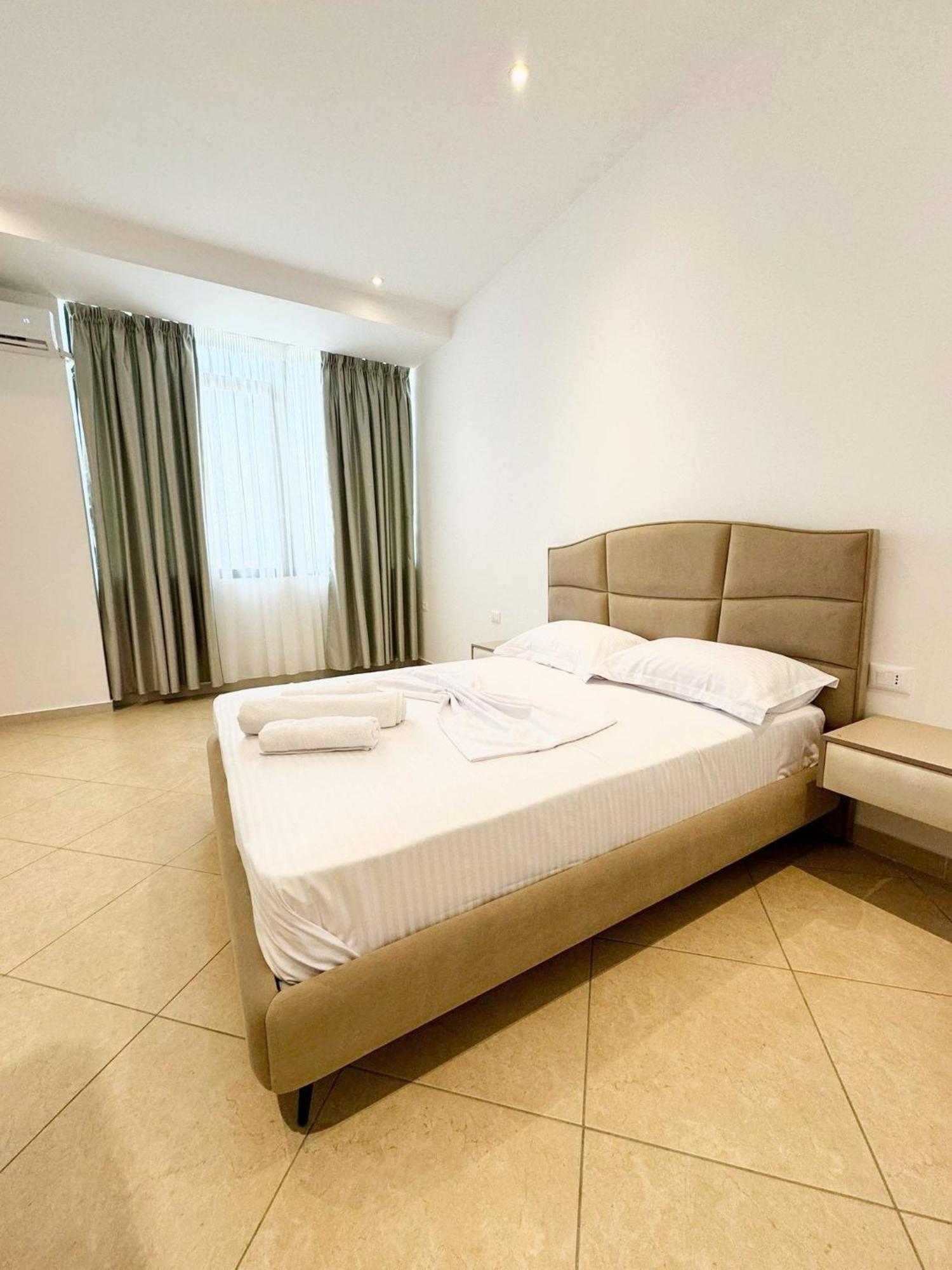 Hotel Balili Vlorë Екстериор снимка