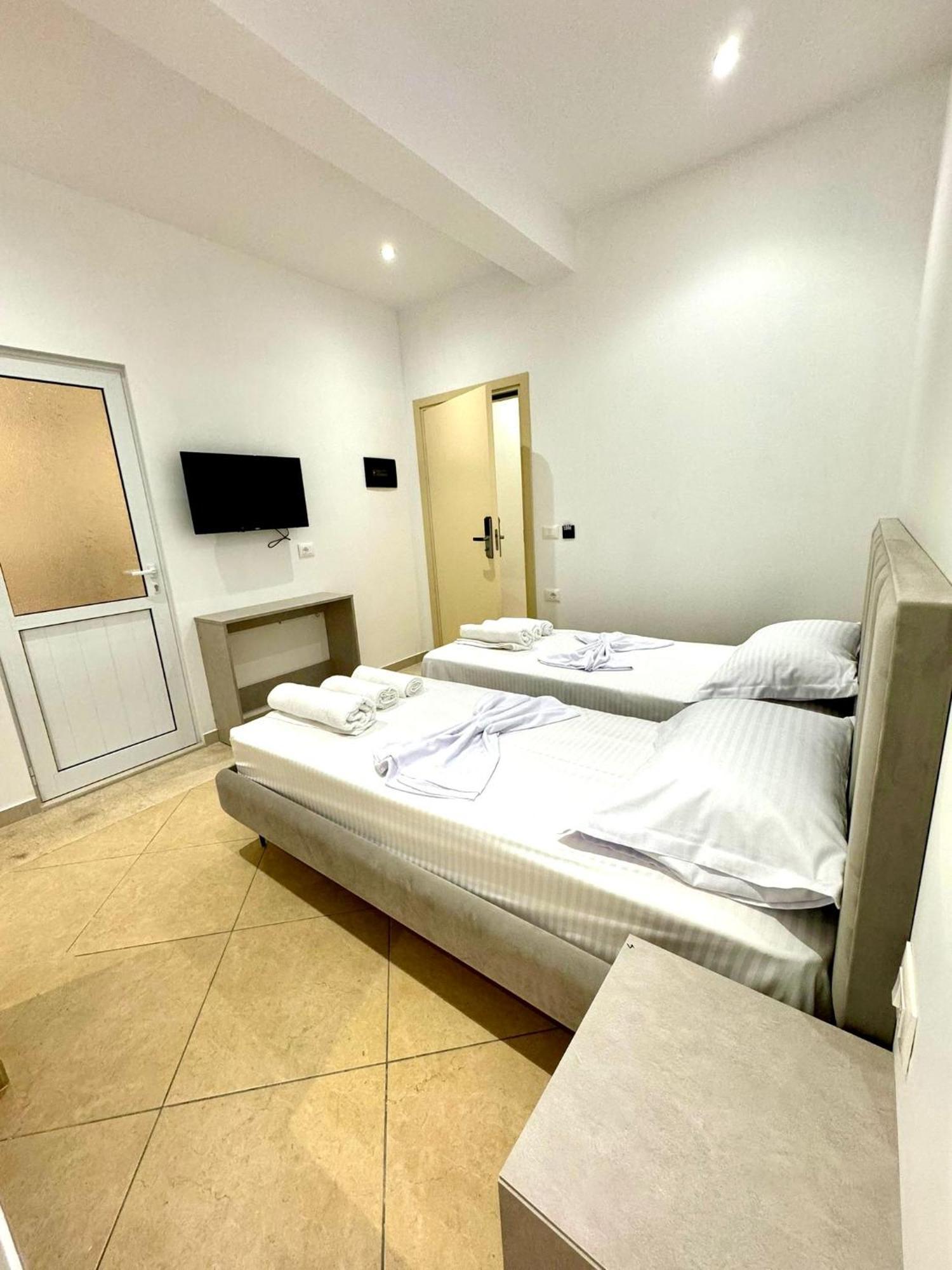 Hotel Balili Vlorë Екстериор снимка