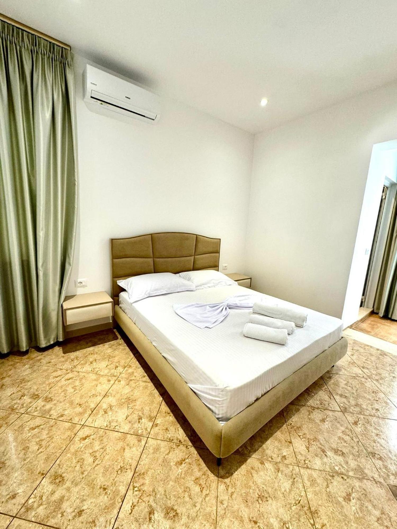Hotel Balili Vlorë Екстериор снимка