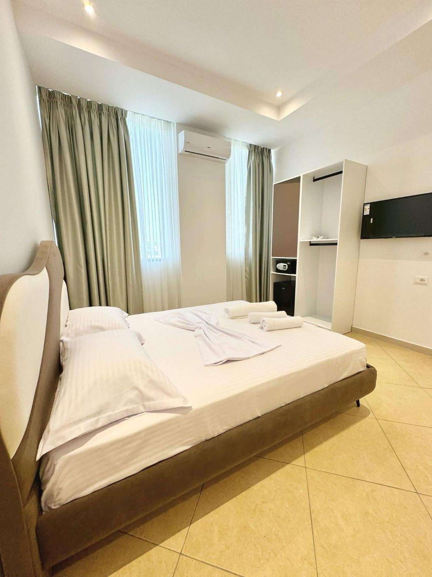 Hotel Balili Vlorë Екстериор снимка
